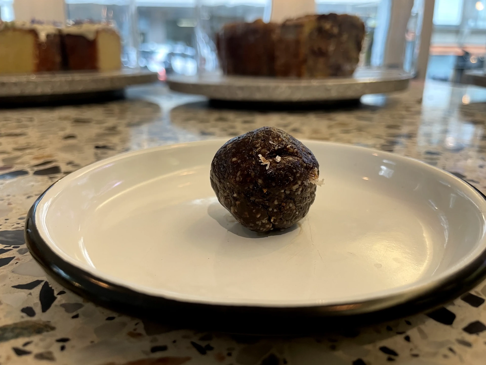 Energy Ball cœur de peanut - Hausgemachte Süssigkeiten chez Granola Geneva